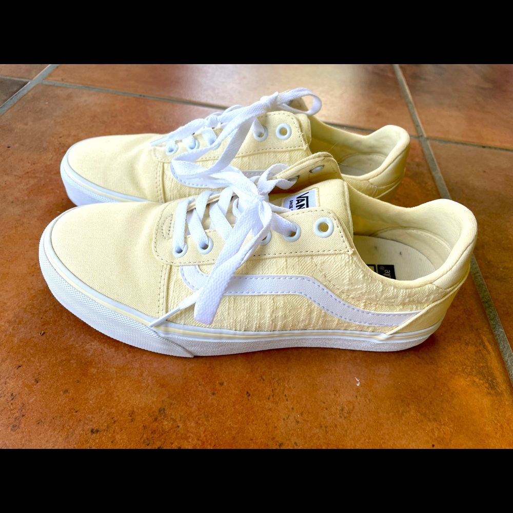 Vans Ward Lo Deluxe Comfort women’s size 8.